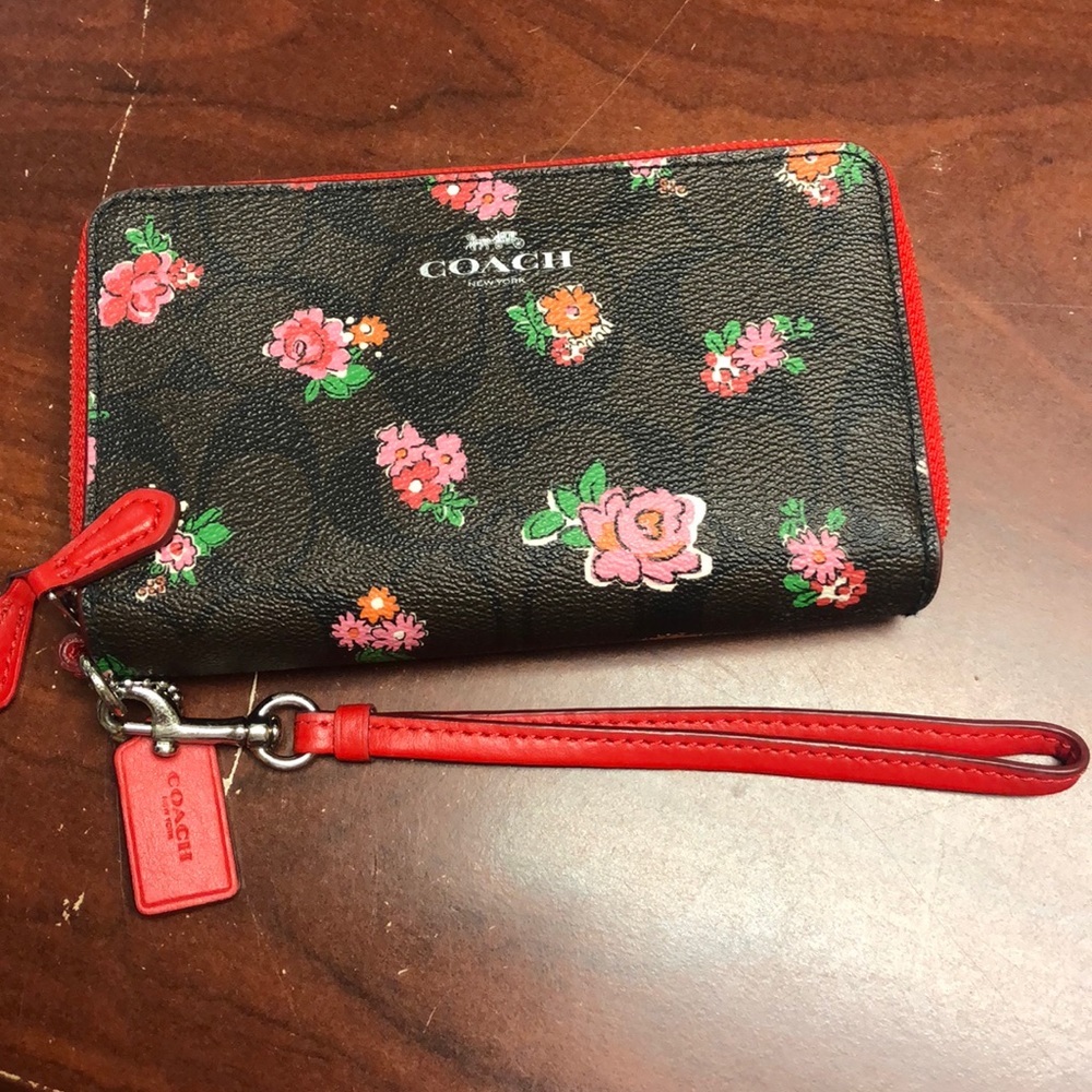 ♦️SOLD♦️Floral Coach Wristlet